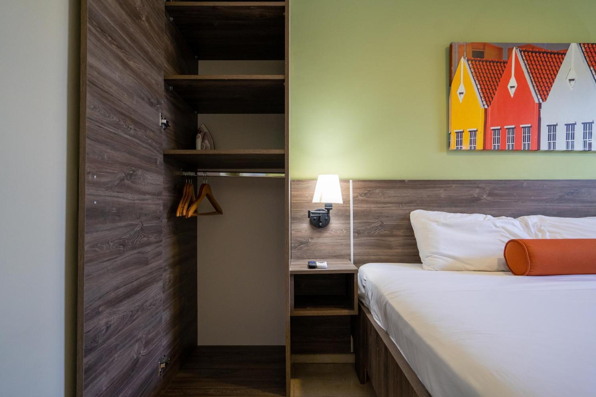 Delynne Boutique Hotel Виллемстад Экстерьер фото