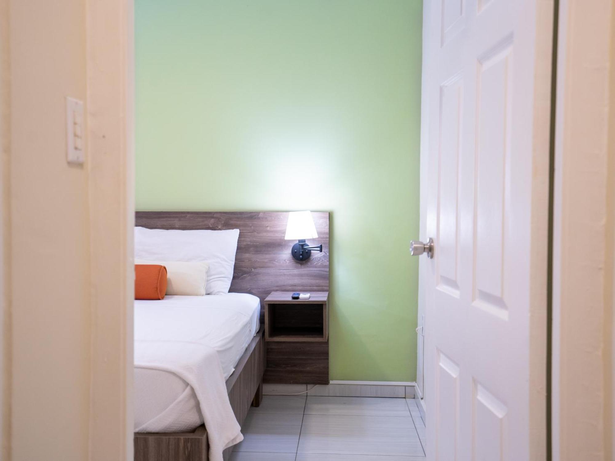 Delynne Boutique Hotel Виллемстад Экстерьер фото